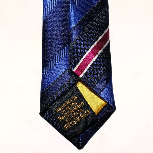 Donald J. Trump Signature Collection 100% Silk Blue Navy Blue Striped Neck Tie - Picture 7 of 10